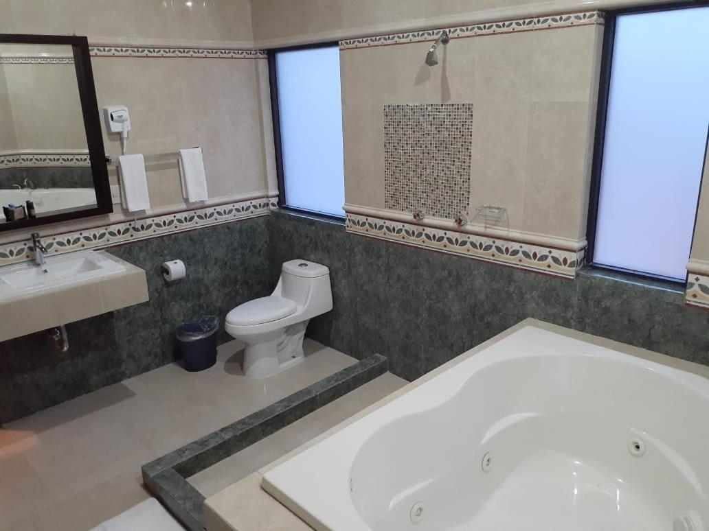 Hotel Candelero Yuriria Bagian luar foto
