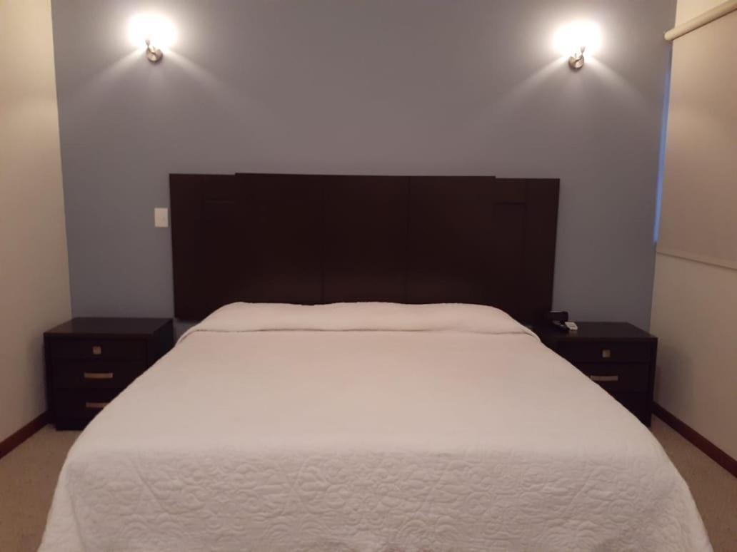 Hotel Candelero Yuriria Bagian luar foto